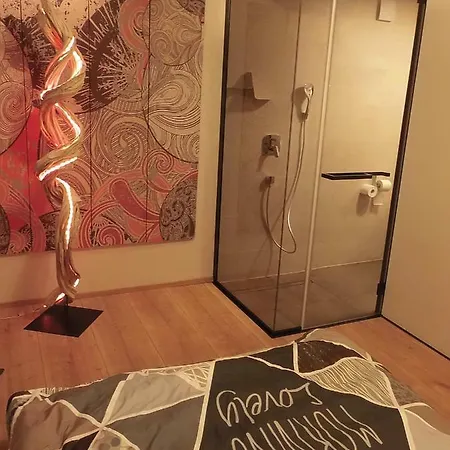 Oz - Centre Of - Free Parking Apartment